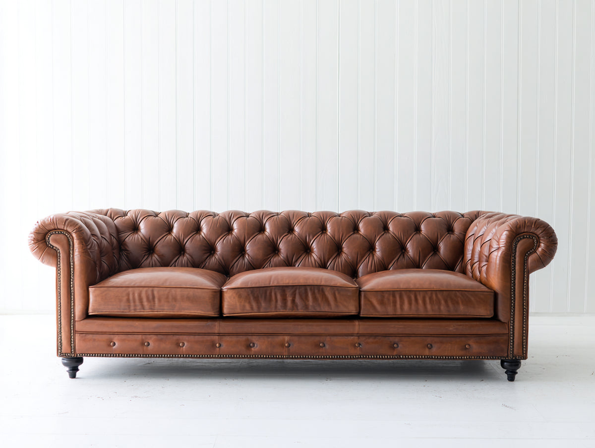 Sofás 3 plazas de cuero 225x95x78 cm - Marrón coñac - Diseño Chesterfield con capitoné profundo y brazos enrollados